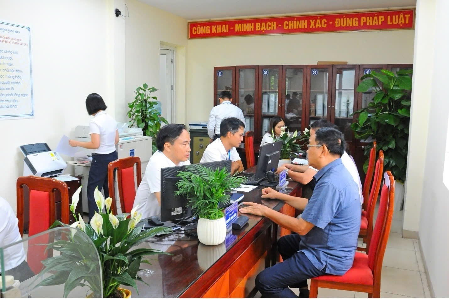  Hà Nội rà soát, cắt giảm, đơn giản hóa 100% thủ tục hành chính nội bộ. Ảnh minh hoạ