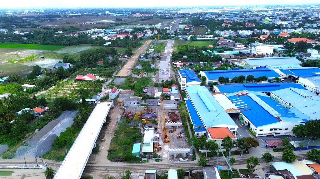 Tuyến ĐT 830E được tỉnh Long An khởi công ngày 21/4/2023, có tổng mức đầu tư 3.707 tỷ đồng, chiều dài toàn tuyến khoảng 9,3 km.