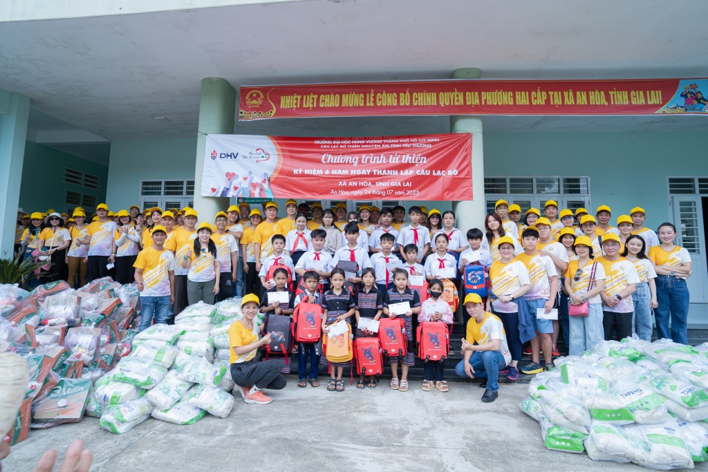 Trao tặng quà và học bổng cho người dân, học sinh có hoàn cảnh khó khăn tại tỉnh Gia Lai vào tháng 7/2025