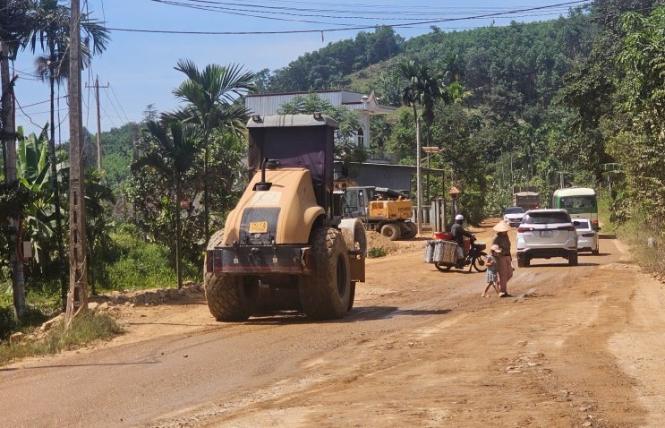 Người dân khốn khổ với "đại công trường" liên kết vùng miền Trung