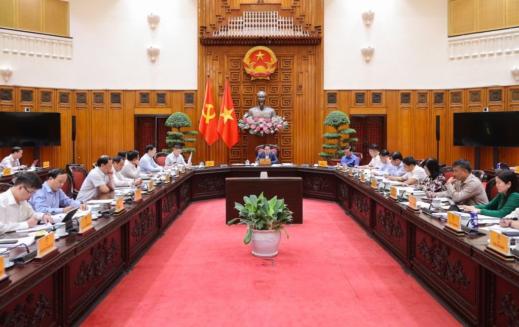 Thường trực Chính phủ cho ý kiến vào các báo cáo, tờ trình về tình hình kinh tế - xã hội; phân bổ, giải ngân vốn đầu tư công - Ảnh: VGP/Nhật Bắc