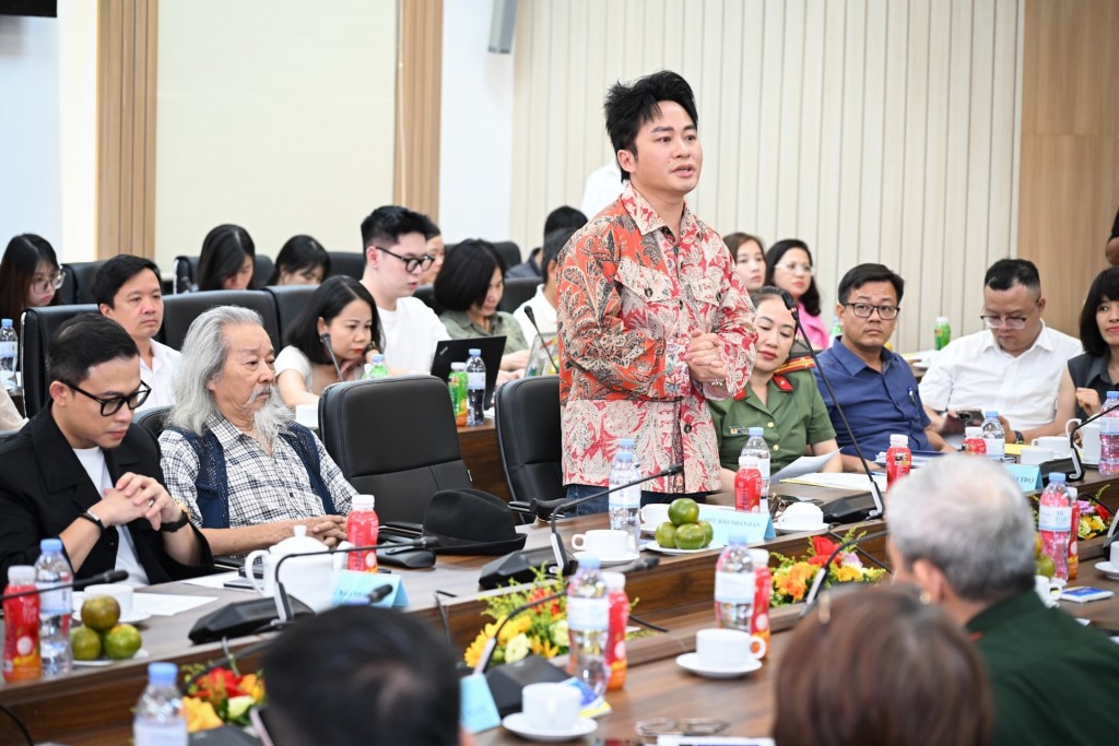 Giới trẻ háo hức “đu” concert quốc gia, Hà Nội hút khách