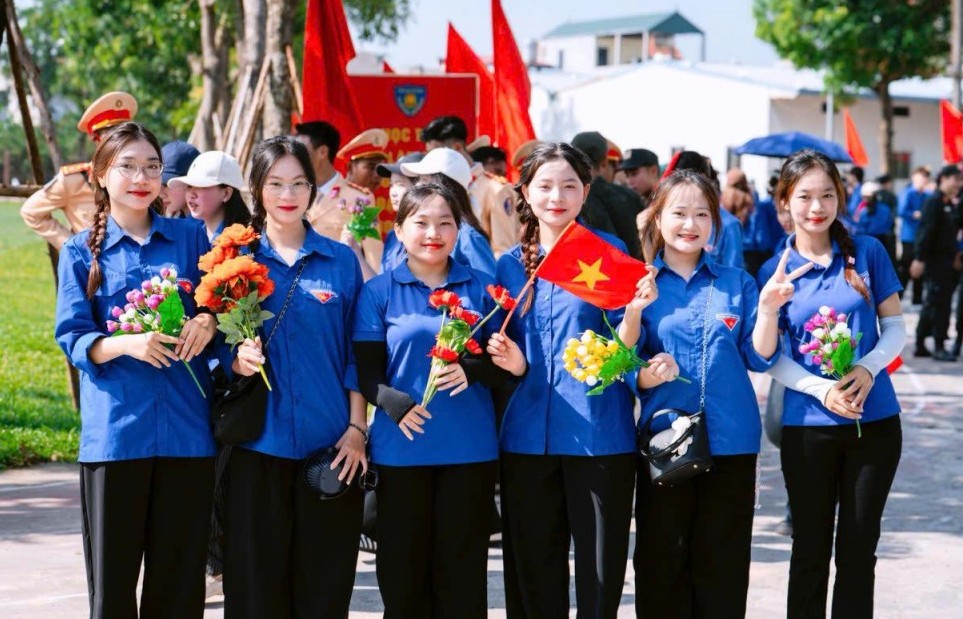 Giới trẻ háo hức “đu” concert quốc gia, Hà Nội hút khách