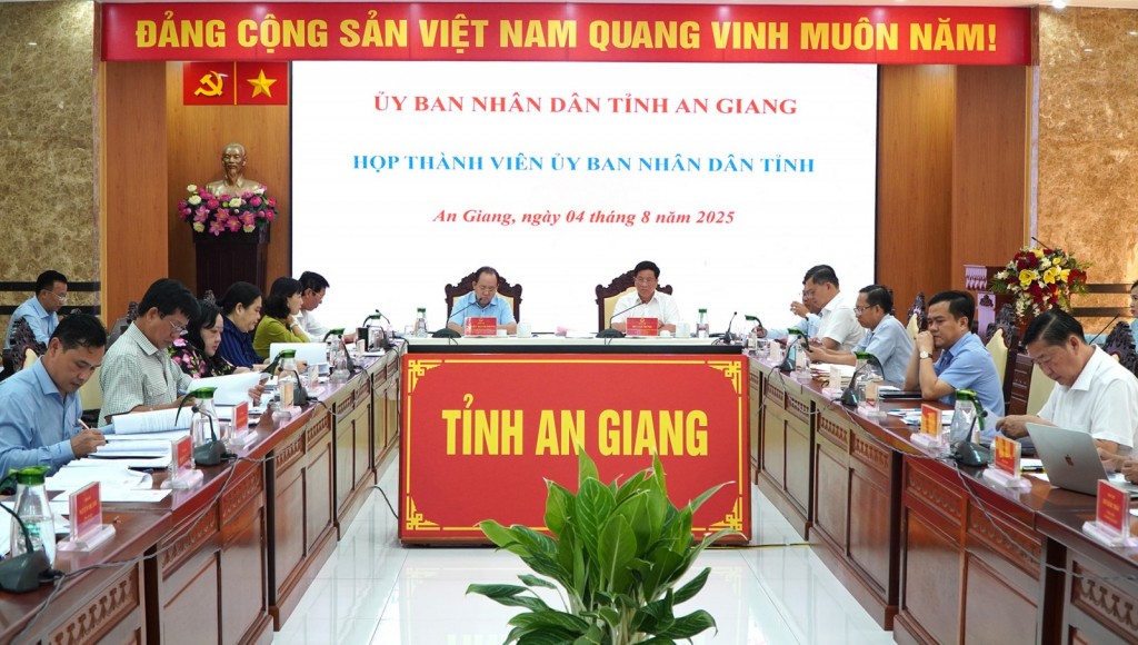 Quang cảnh cuộc họp