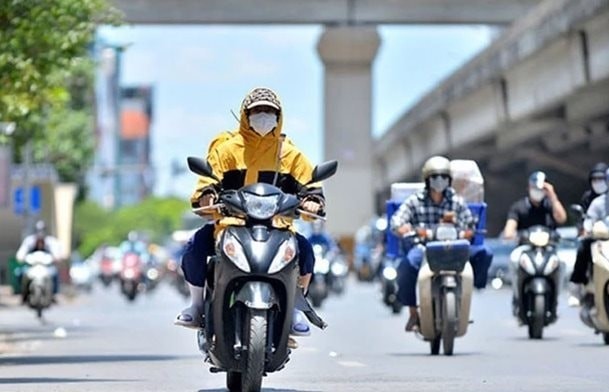 Bắc Bộ và Trung Bộ nắng nóng diện rộng, chiều tối mưa dông