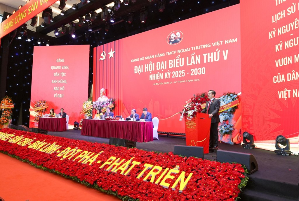 Nguyễn Thanh Tùng - Ủy viên BCH Đảng bộ Chính phủ, Bí thư Đảng ủy, Chủ tịch HĐQT Vietcombank phát biểu khai mạc