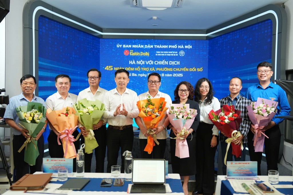 Tinh thần chủ động, đồng hành hỗ trợ xã, phường chuyển đổi số