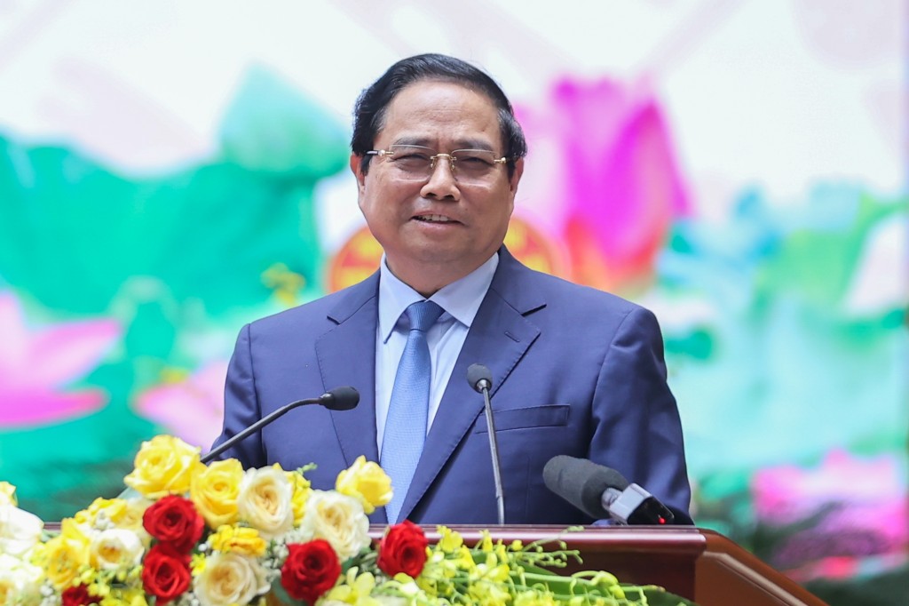 Bên cạnh những kết quả, Thủ tướng chỉ rõ những hạn chế, bất cập liên quan phát triển thị trường bất động sản, phân khúc nhà ở cho người thu nhập trung bình, thu nhập thấp - Ảnh: VGP/Nhật Bắc