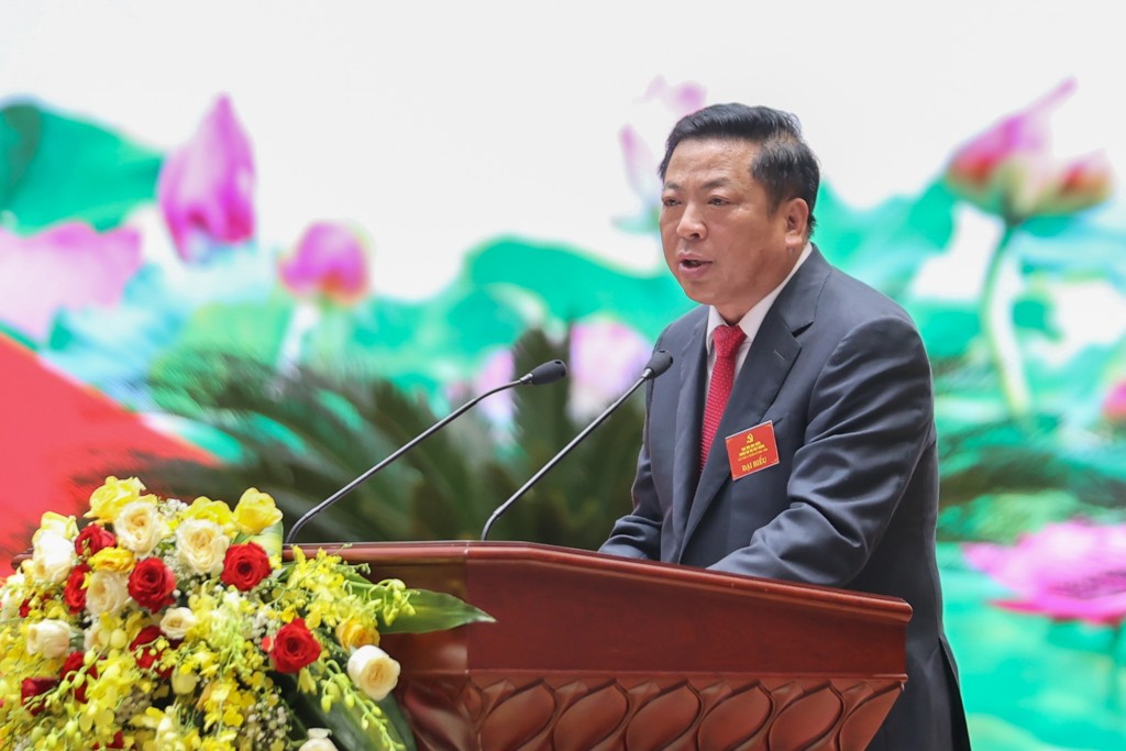 Bộ trưởng Bộ Xây dựng Trần Hồng Minh báo cáo - Ảnh: VGP/Nhật Bắc