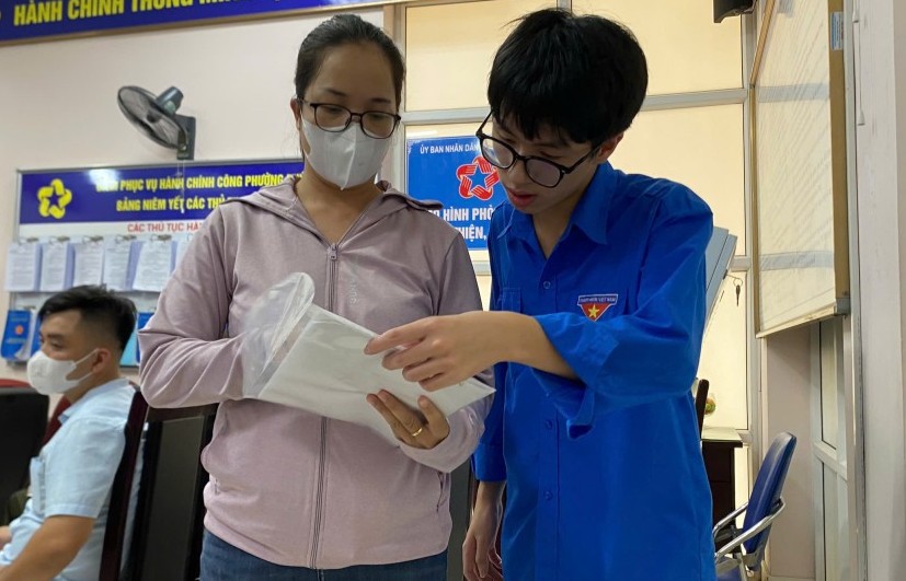 Phường Phú Diễn: Cầu nối số từ những bạn trẻ áo xanh