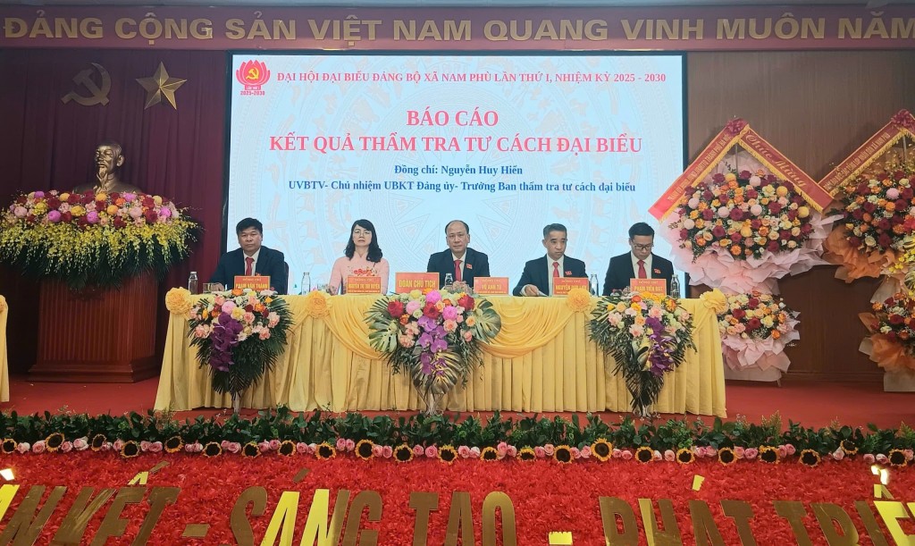 Đoàn Chủ tịch Đại hội