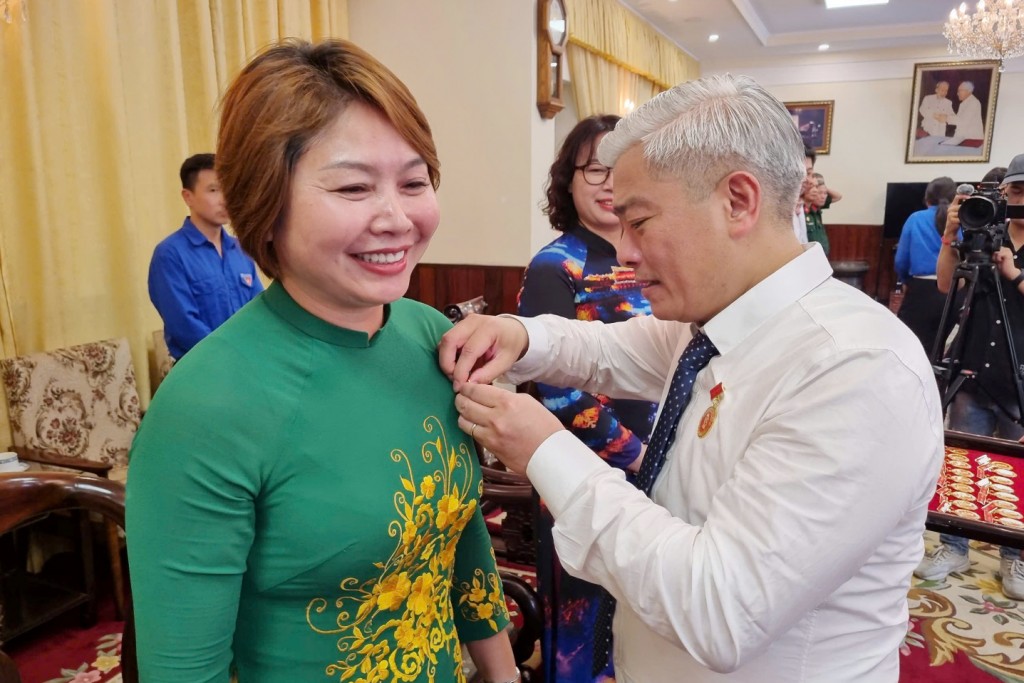 Đoàn đại biểu phường Đại Mỗ vào Lăng viếng Bác, tưởng niệm các Anh hùng liệt sĩ