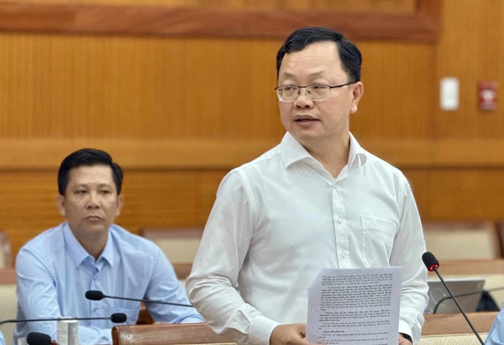 Bí thư Đảng ủy phường Tân Phước Dương Ngọc Châu báo cáo