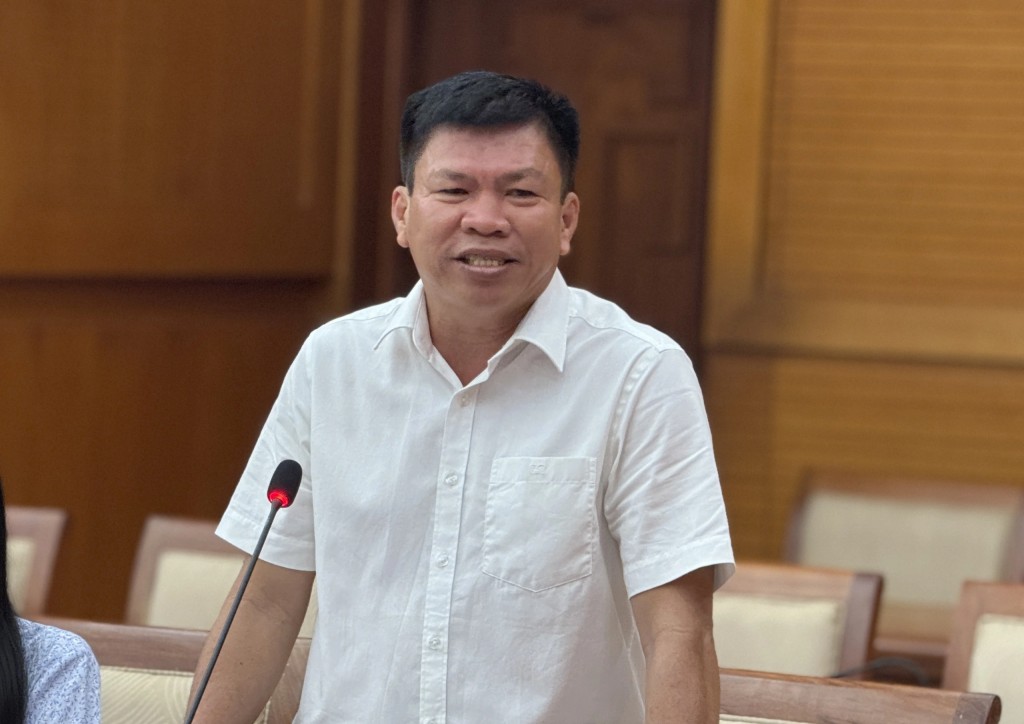 Bí thư Đảng ủy phường Lái Thiêu Nguyễn Thanh Tâm báo cáo - Ảnh: