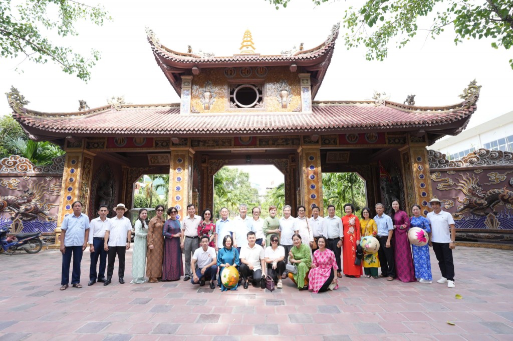 Hơi thở ngàn năm của gốm sứ Việt