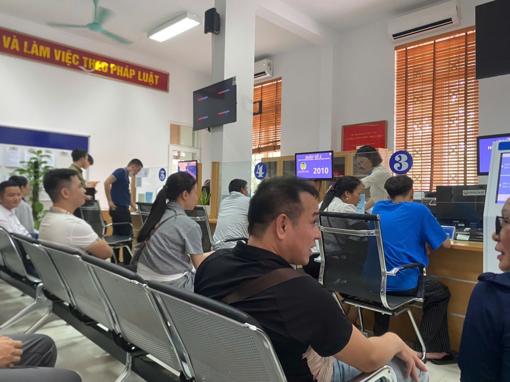 Khi thanh niên “trực chiến” trụ sở phường...
