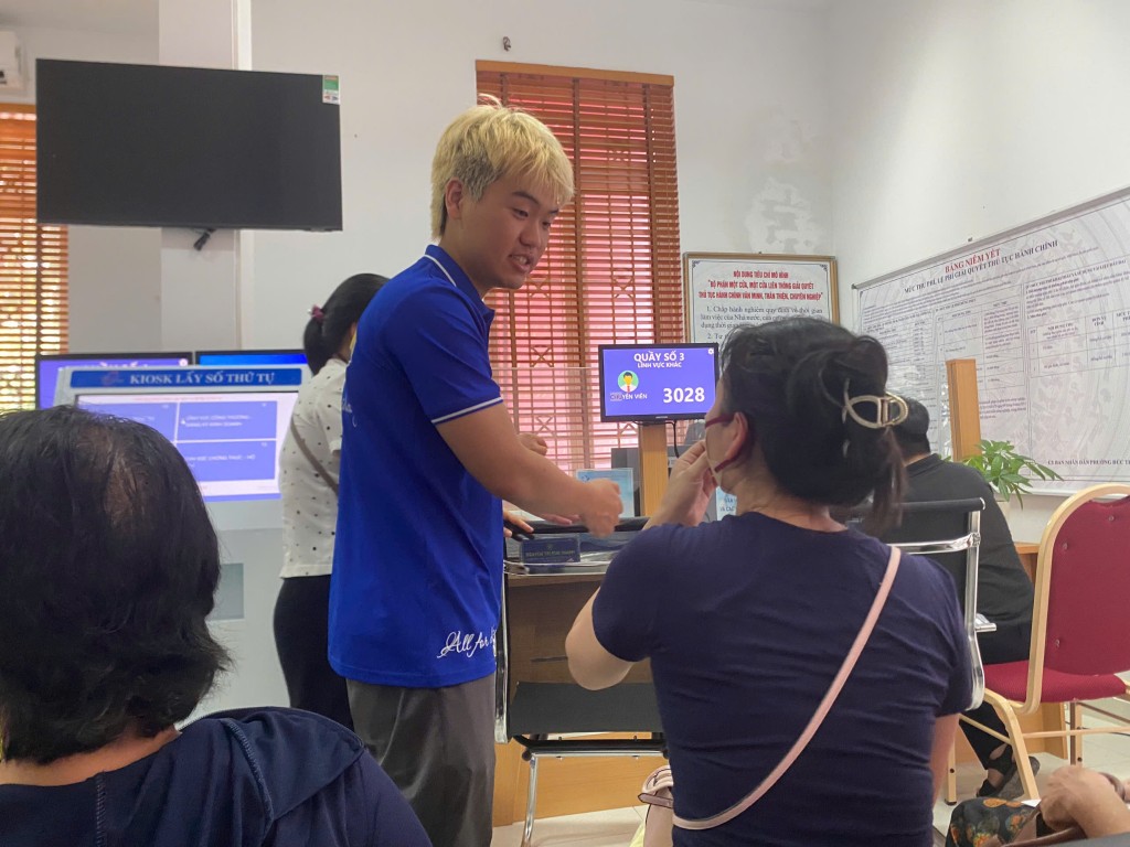 Khi thanh niên “trực chiến” trụ sở phường...