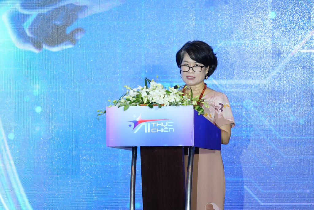 Bà Nguyễn Thu Hà, Trưởng ban Chuyên đề - Khoa giáo, Đài Truyền hình Việt Nam phát biểu tại lễ công bố chương trình