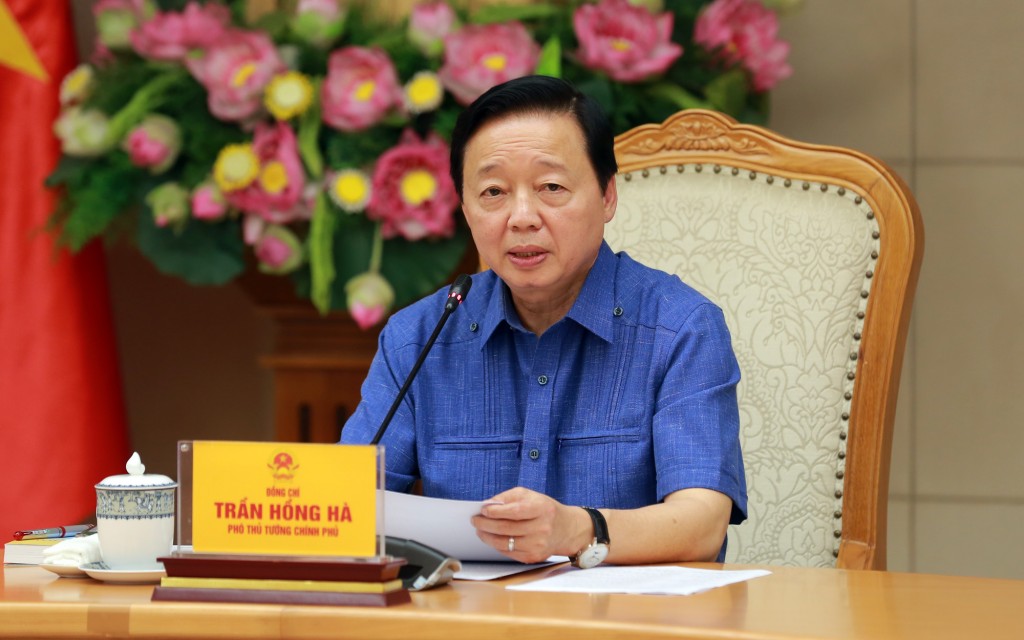 Về tính tiền sử dụng đất khi chuyển mục đích sử dụng từ đất nông nghiệp sang đất ở, Phó Thủ tướng nêu rõ, cần phân biệt giữa những người sử dụng đất cho sản xuất, kinh doanh hợp pháp và những trường hợp đầu cơ, để đất hoang hóa, chậm triển khai dự án - Ảnh: VGP/MInh Khôi