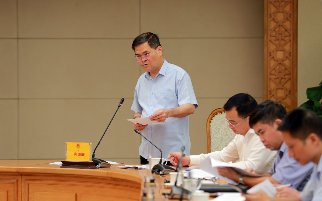 Thứ trưởng Bộ Tài chính Bùi Văn Khắng phát biểu tại cuộc họp - Ảnh: VGP/Minh Khôi