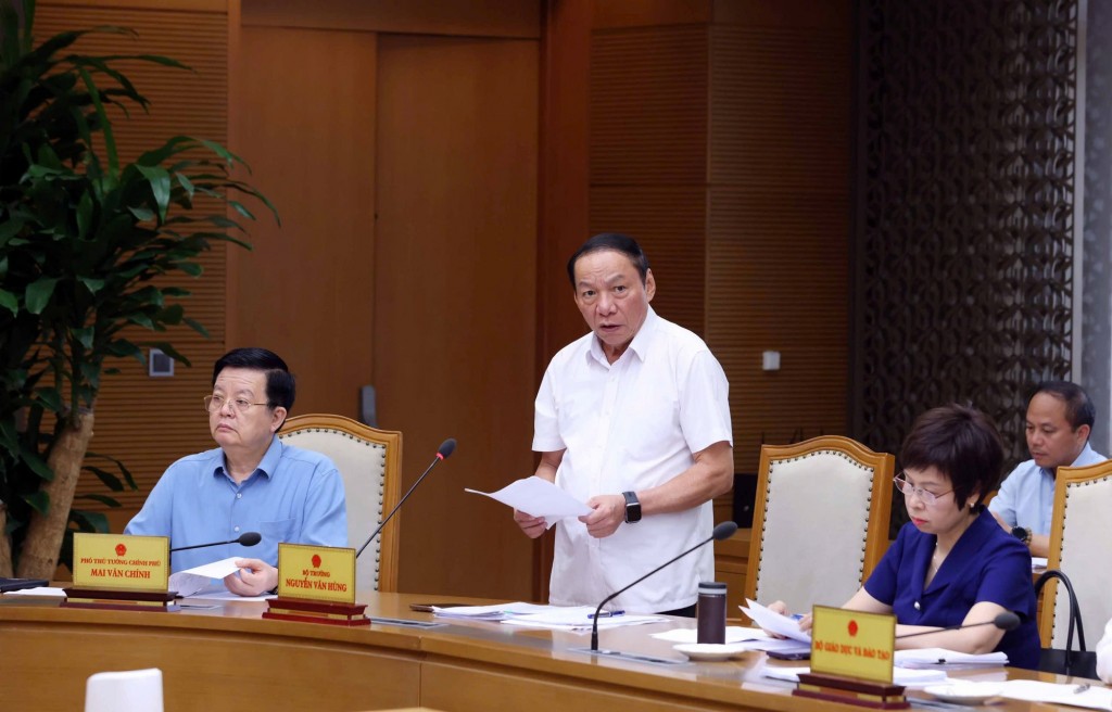Bộ trưởng Bộ VHTT&DL Nguyễn Văn Hùng phát biểu tại phiên họp - Ảnh: VGP/Nguyễn Hoàng