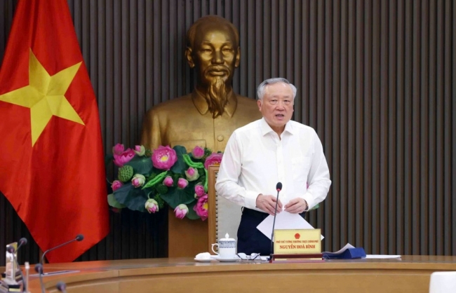 Sắc sảo đấu tranh, phản bác các quan điểm sai trái thù địch trong tình hình mới