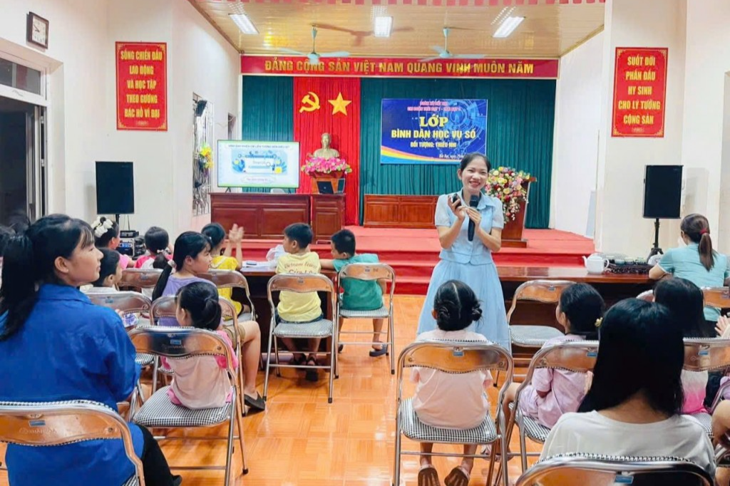 “Chiến dịch 45 ngày đêm”: Thanh niên đưa chuyển đổi số đến gần dân