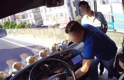 Tài xế rút chìa khoá xe khách, đối diện hình phạt nghiêm khắc
