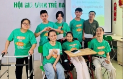 Hành trình kiên cường và đầy yêu thương của cô gái khuyết tật