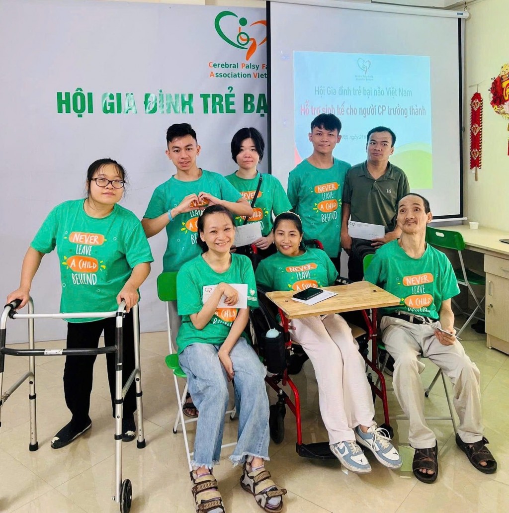 Cô gái khuyết tật