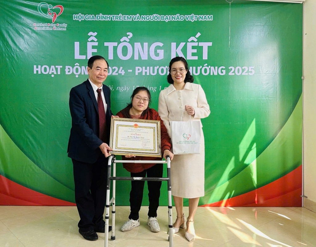 Cô gái khuyết tật Trần Thị Huyền Trang