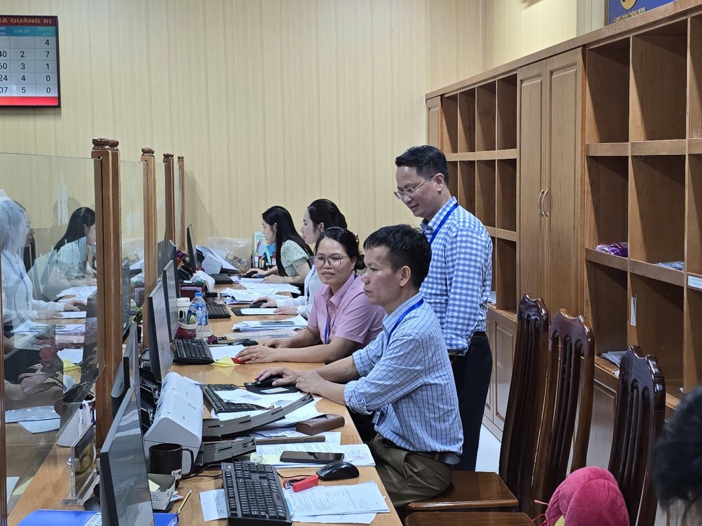 Lãnh đạo xã Quảng bị chỉ đạo công việc tại bộ phận một cửa
