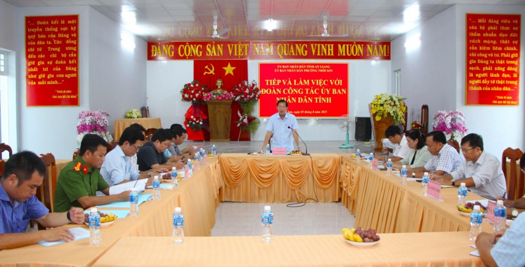 Phó Chủ tịch UBND tỉnh An Giang Lê Văn Phước làm việc với chủ đầu tư và lãnh đạo UBND các xã, phường: Thới Sơn, Núi Cấm, Tri Tôn
