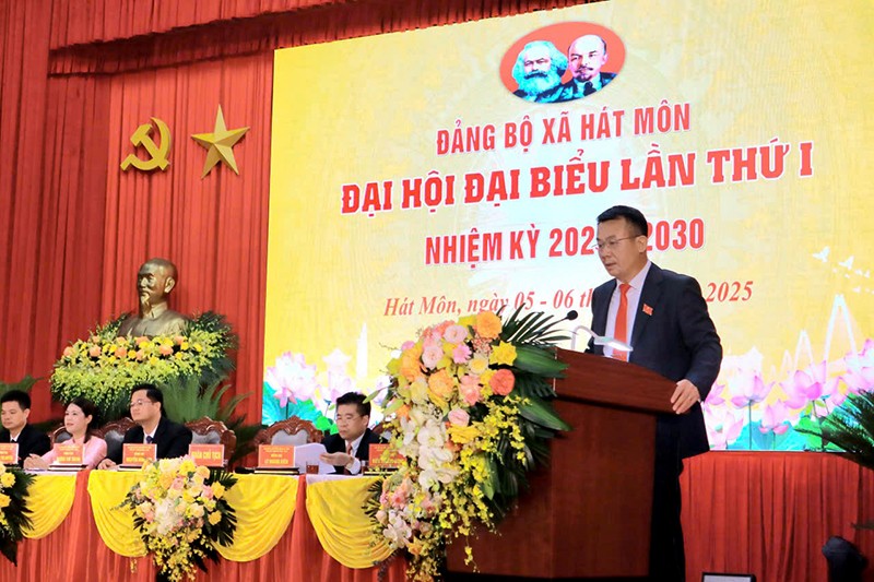 Bí thư Đảng ủy, Chủ tịch HĐND xã Hát Môn Nguyễn Đình Sơn trình bày Báo cáo Chính trị tại Đại hội