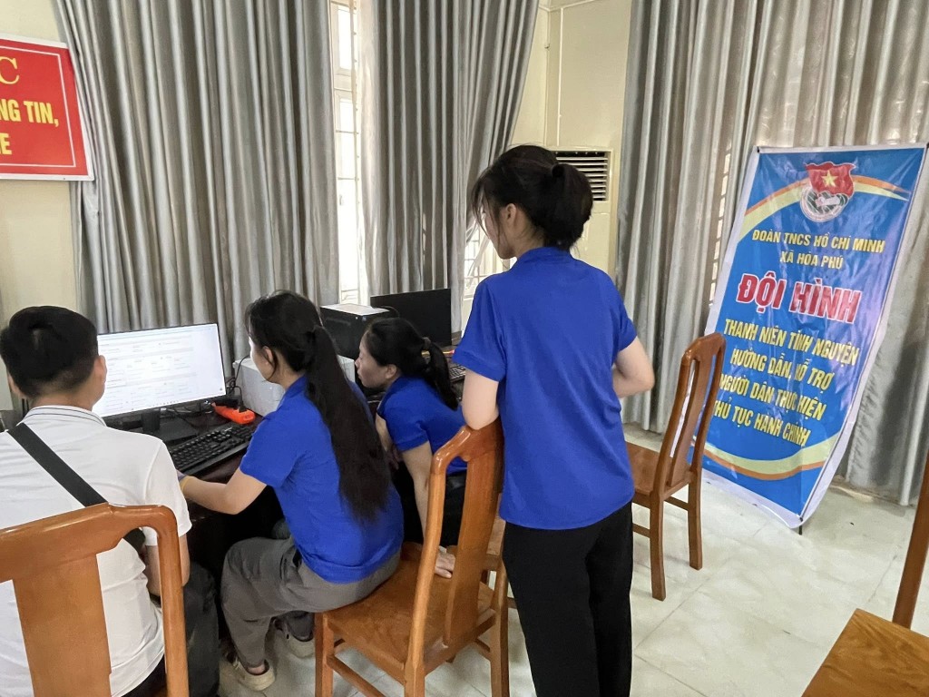 Đội hình thanh niên tình nguyện