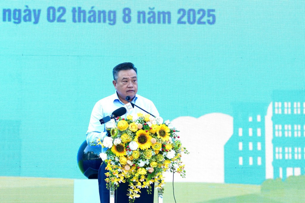 Chủ tịch UBND thành phố Trần Sỹ Thanh phát động lễ ra quân tổng vệ sinh môi trường