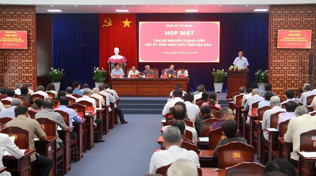 Tham dự buổi họp mặt có ông Nguyễn Đức Hiển, Phó Trưởng Ban Chính sách và Chiến lược Trung ương Đảng, nguyên Phó Bí thư Thường trực Tỉnh ủy Cà Mau; ông Lữ Văn Hùng, Ủy viên Trung ương Đảng, Trưởng Đoàn ĐBQH tỉnh; ông Nguyễn Hồ Hải, Bí thư Tỉnh ủy cùng các Phó Bí thư Tỉnh ủy, lãnh đạo HĐND, UBND, Ủy ban MTTQ Việt Nam tỉnh, Ủy viên Ban Thường vụ Tỉnh ủy và đại diện các sở, ban, ngành.