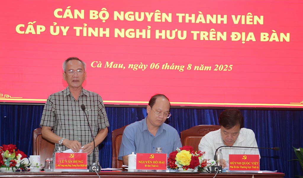 Ông Lữ Văn Hùng, Trưởng Đoàn đại biểu Quốc hội tỉnh Cà Mau mong muốn tiếp tục nhận được ý kiến đóng góp của các nguyên lãnh đạo tỉnh để hoàn thiện văn kiện Đại hội.