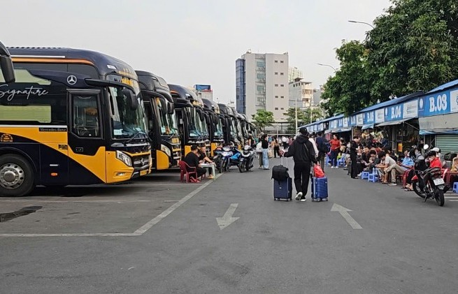 Dự báo khách đi lại tăng, xe “dù”, bến “cóc” tái diễn