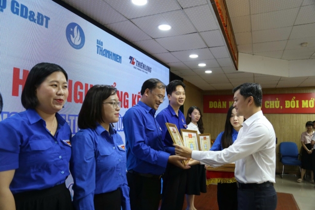 Hơn 327.000 tình nguyện viên tham gia tiếp sức “Mùa thi hạnh phúc”