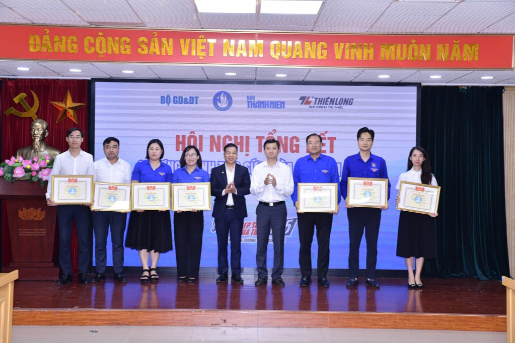 Hơn 327.000 tình nguyện viên tham gia tiếp sức “Mùa thi hạnh phúc”