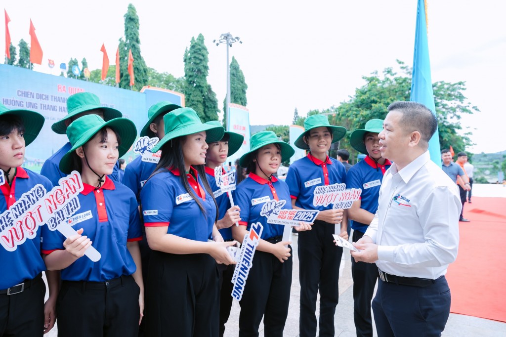 Hơn 327.000 tình nguyện viên tham gia tiếp sức “Mùa thi hạnh phúc”