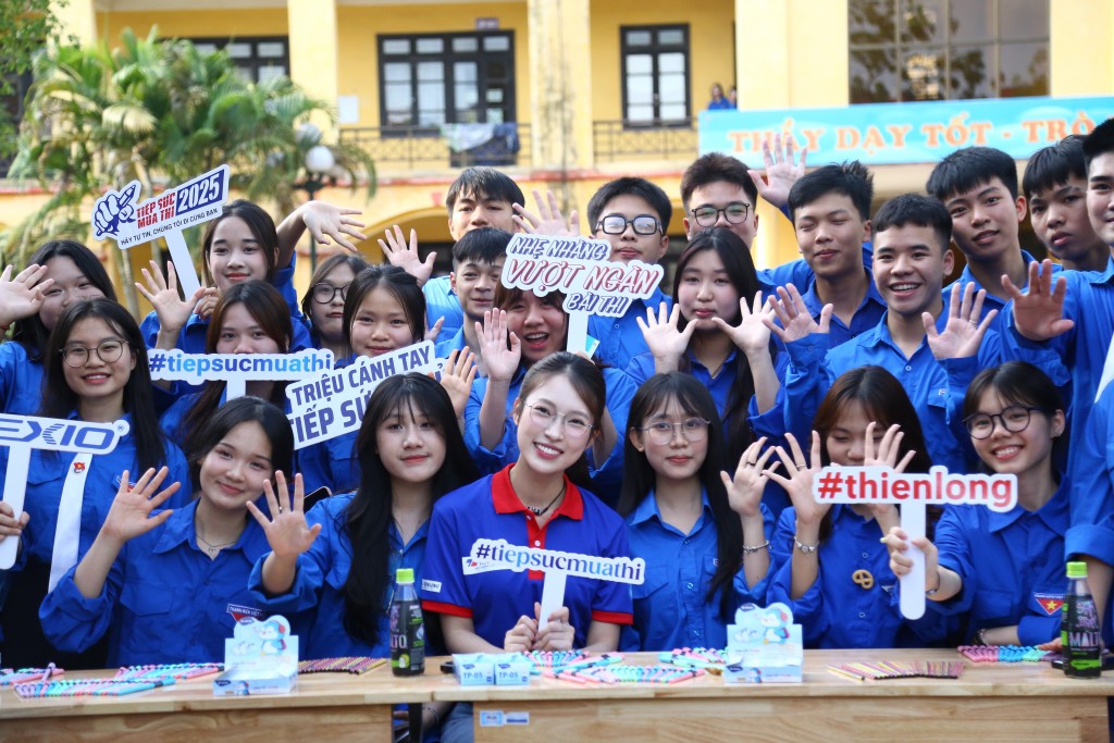 Hơn 327.000 tình nguyện viên tham gia tiếp sức “Mùa thi hạnh phúc”
