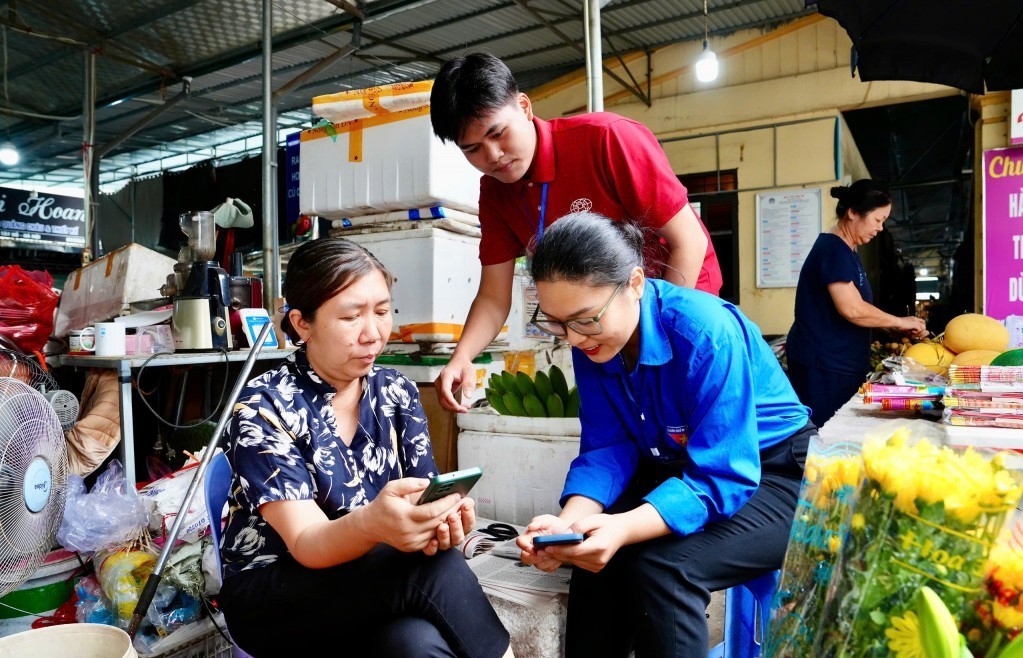 Nơi tri thức số thắp sáng mọi ngôi nhà, ngõ phố