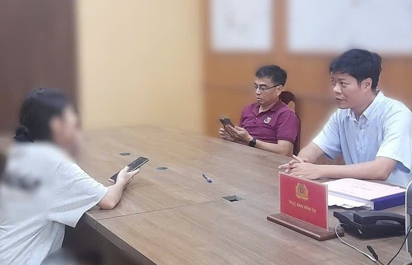 Giải cứu bé gái bị người lạ đưa lên ô tô chở đi