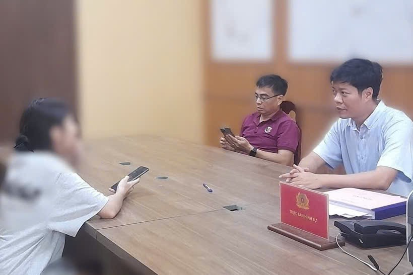Giải cứu bé gái bị người lạ đưa lên ô tô chở đi