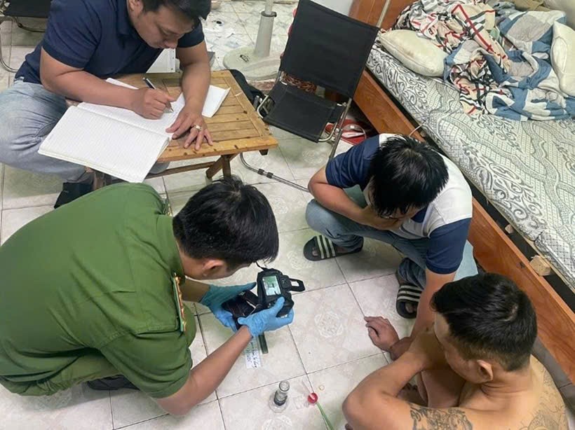 Công an thu giữ tang trứng tại hiện trường