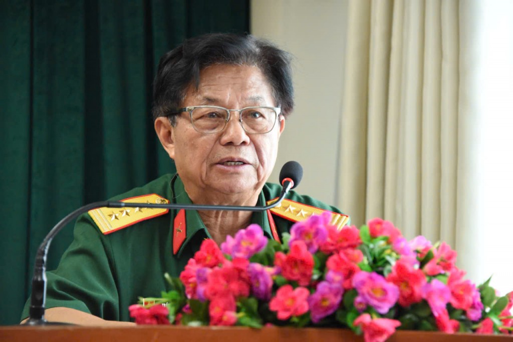 Đại tá, nhà báo Trần Thế Tuyển, Chủ tịch Hội Hỗ trợ gia đình liệt sĩ TP Hồ Chí Minh chủ trì hội nghị