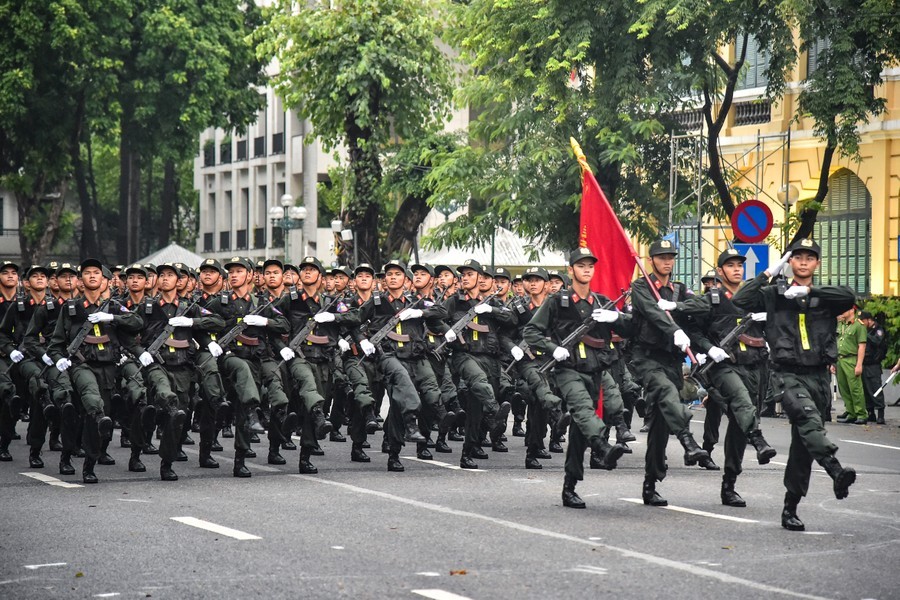 Mãn nhãn màn tổng duyệt diễu binh, diễu hành của CATP Hà Nội cho Ngày hội vì Thủ đô bình yên bên hồ Gươm