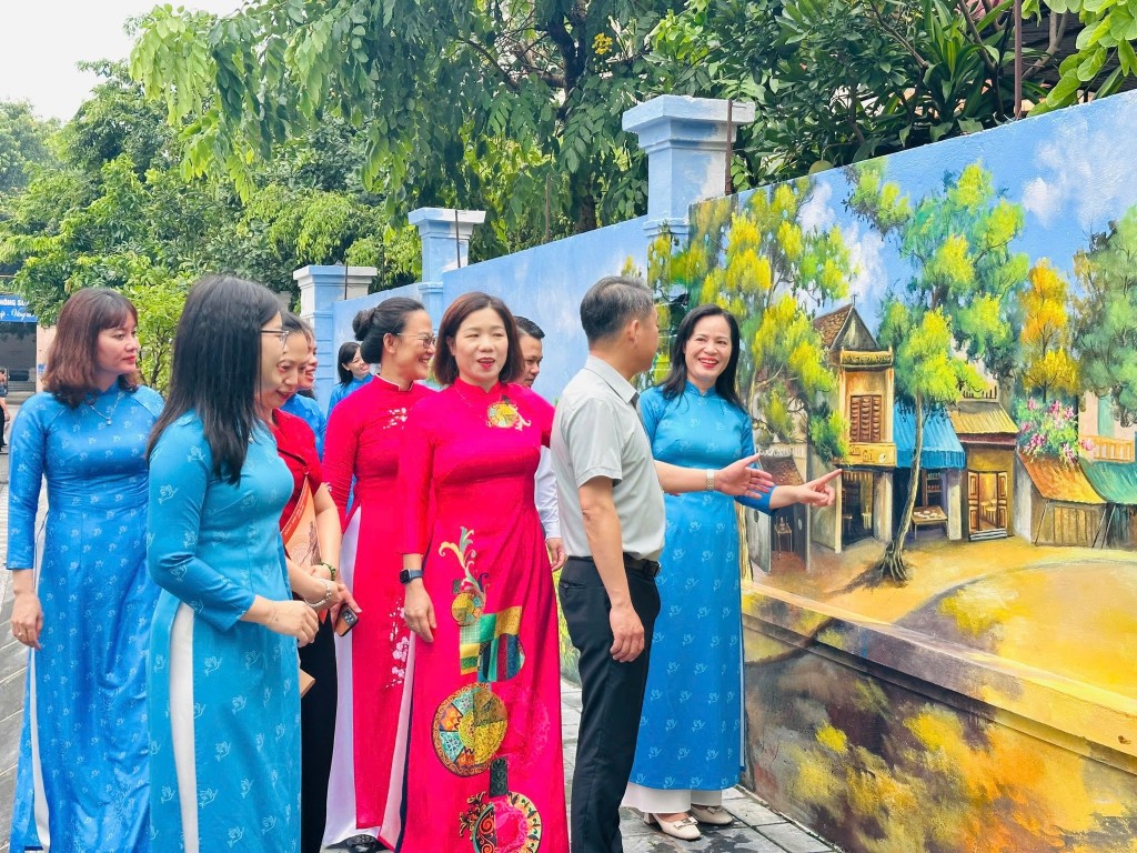 Gắn biển hai công trình tiêu biểu chào mừng Quốc khánh 2/9